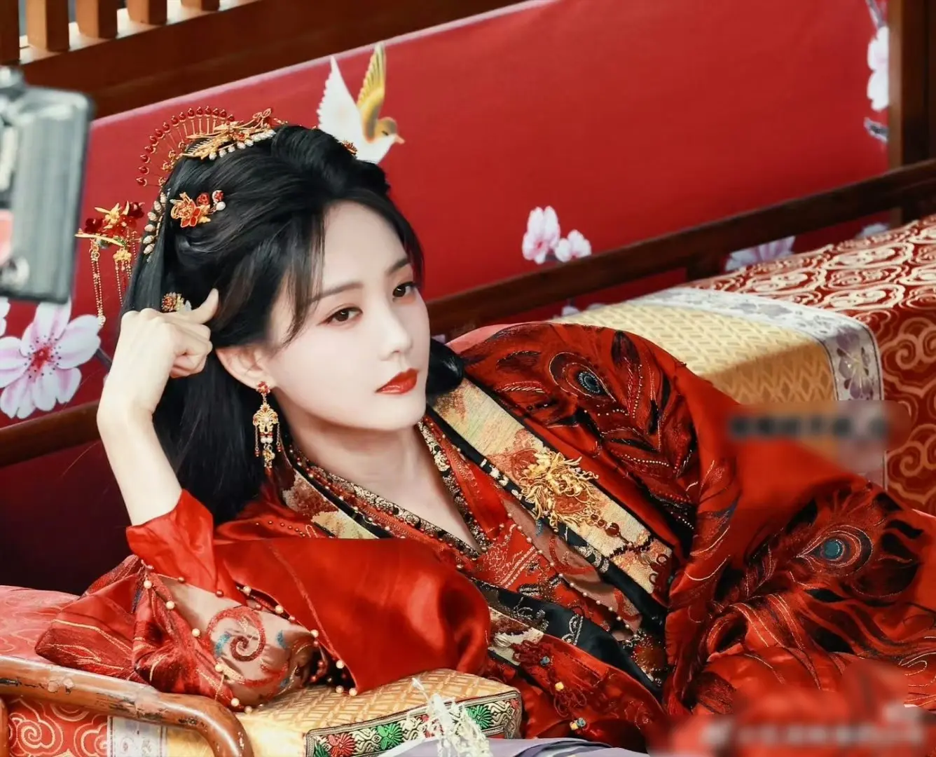 凤凰彩票「中国」有限公司 《云秀行》双平台开播在即!邓为能凭男二变装再度出圈吗